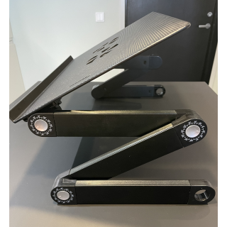 Laptop table with adjustable height